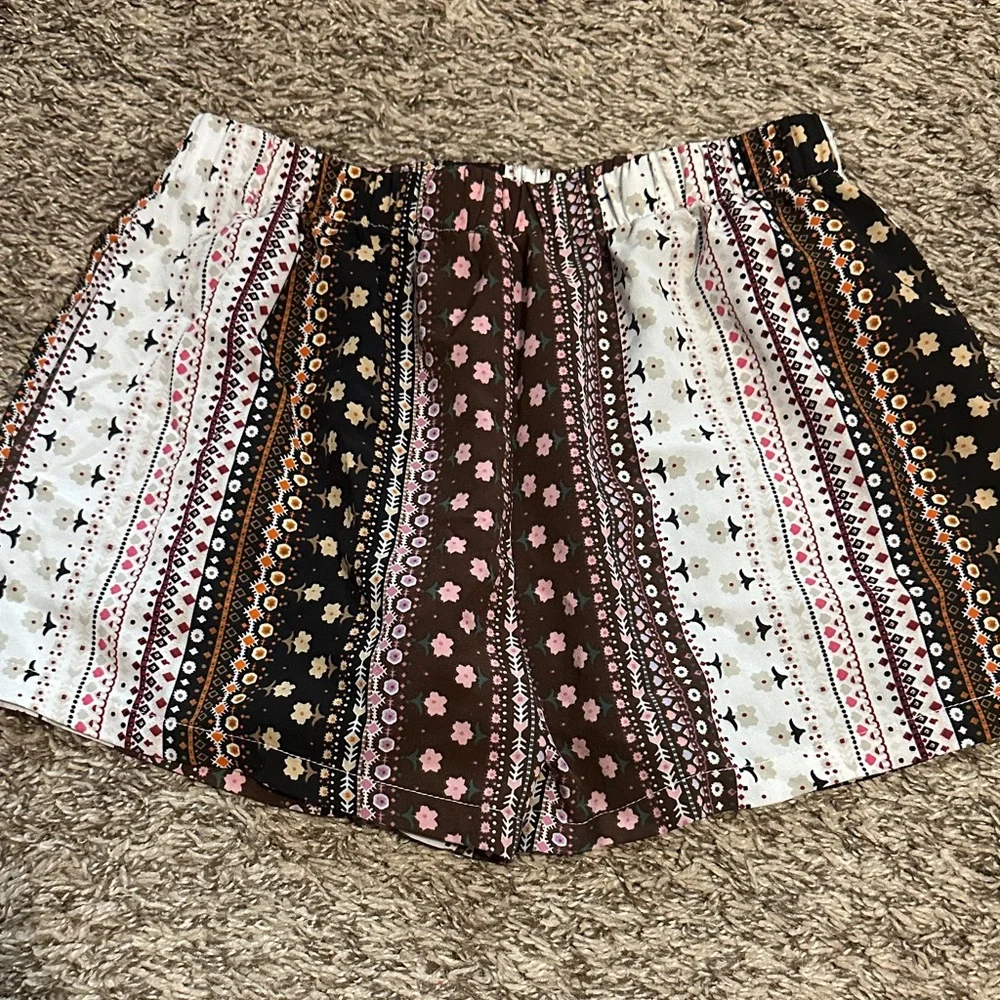 SHEIN Multicolor Striped Floral shorts 5
